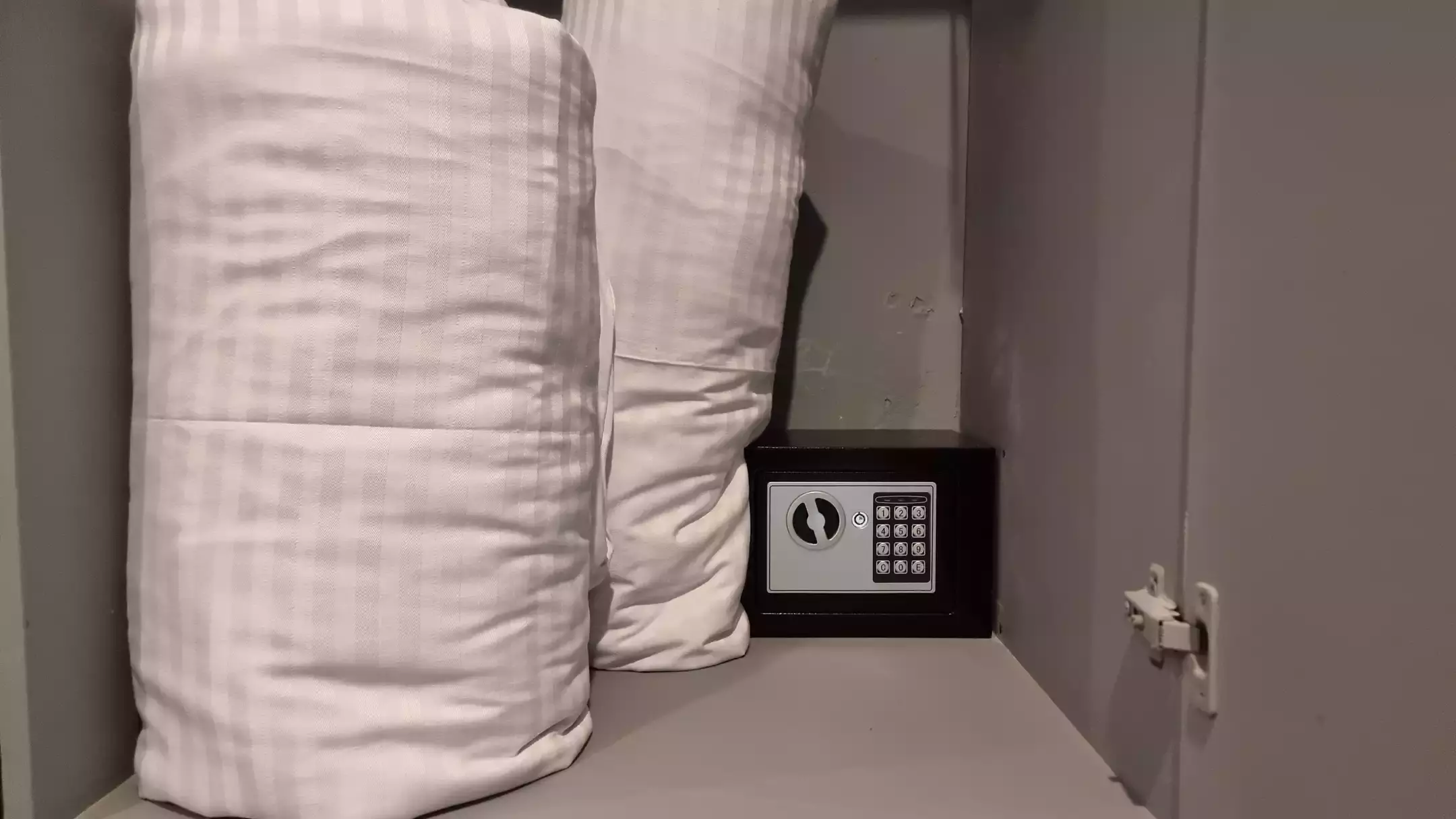 Alibaba https://cdn.alibaba.ir/ostorage/hotel-accommodation-images/67028db8f6ad7f9b8fab06d9_66dc5e2e0a817712c6d5ae71_هتل آراد - اتاق دوتخته دبل (3).webp